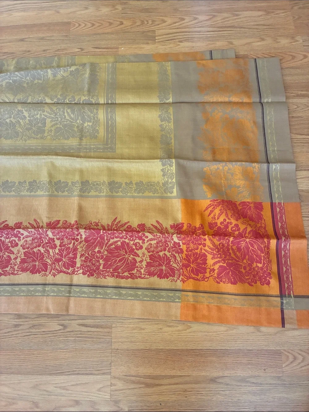Williams-Sonoma Antique Floral tablecloth linen blend 70 x 108” Russian loomed